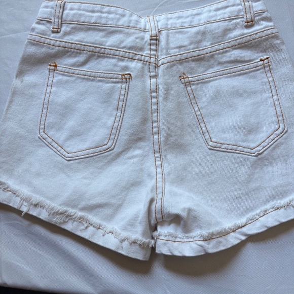 TWFS Distressed White Jean Shorts, Hip Cutout, with Flower Appliques - XS - Picture 7 of 13